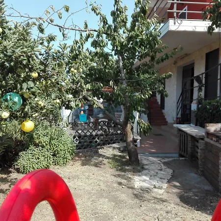 La Terra Dei Ciliegi Tra L'etna E Il Mare Di Taormina Piedimonte Etneo